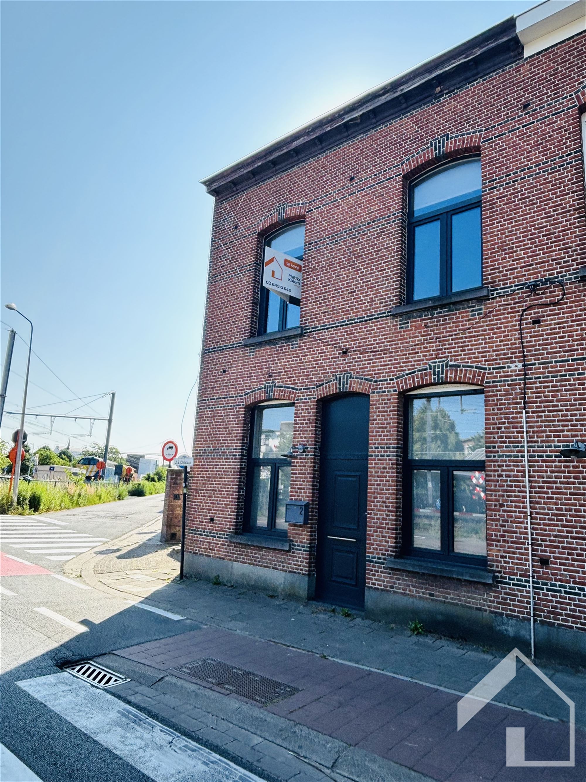Gedeeltelijk gerenoveerde woning in het centrum van Nijlen - foto 1