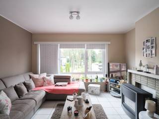 In het hart van Wetteren, op de eerste verdieping van een kleinschalig gebouw, wacht dit appartement op zijn nieuwe eigenaar. De gunstige ligging zorgt voor een vlotte verbinding met zowel het centrum als belangrijke uitvalswegen, waardoor het perfect is voor wie een evenwicht zoekt tussen rust en bereikbaarheid.<br /><br />Bij het binnenkomen word je verwelkomd in een lichtrijke leefruimte, waar grote ramen zorgen voor een aangename lichtinval. De open en functionele indeling creëert een warme, uitnodigende sfeer. De keuken is praktisch ingedeeld, ideaal voor dagelijks gebruik. Er is ook de mogelijkheid op termijn een open keuken te creëren.<br /><br />Verder beschikt het appartement over twee comfortabele slaapkamers. Daarnaast is er een apart toilet en een kelderberging voor extra opbergruimte.<br /><br />Voor wie extra comfort zoekt, is er de mogelijkheid om een garagebox aan te kopen zodat je wagen steeds veilig en droog geparkeerd staat.<br /><br />Of je nu op zoek bent naar een gezellige woonst of een interessante investering met een aantrekkelijk rendement, dit appartement biedt beide mogelijkheden. Een bezoek is absoluut de moeite waard!