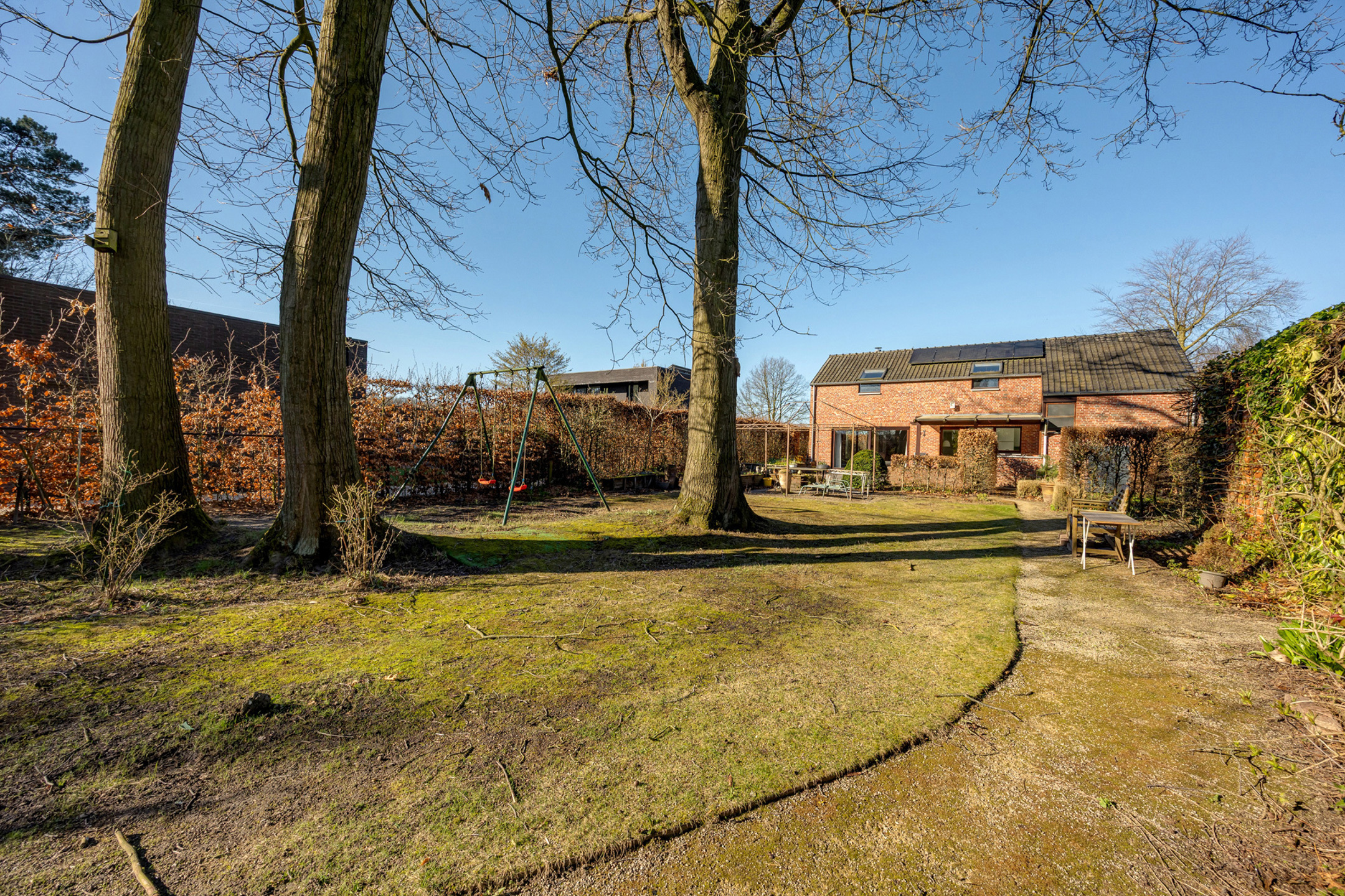 Verrassend ruime woning met 4 slpk's op 2.321m² perceel! - foto 2