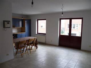 <p><strong> 2 slaapkamer appartement op eerste verdieping. Op enkele minuten van scholen, centrum Leuven en station Leuven of Heverlee.</strong></p><p><u>Indeling</u>: Inkomhal met berging, badkamer met ligbad, wasmeubel en toilet, 2 slaapkamers, zonnige woonkamer met open keuken.</p><p>Lage gemeenschappelijke kosten 50 €/maand.</p><p><strong>Bel voor een vrijblijvend bezoek 016/ 64.03.21 of kijk ook op </strong><strong>www.era.be/janssens</strong><strong>!</strong></p>