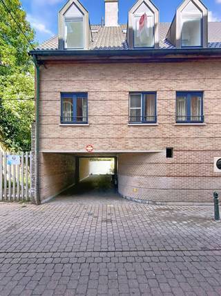 LIEU :Cet appartement bénéficie d'un emplacement central dans le centre d'Eeklo. Le centre d'Eeklo est accessible à pied ou à vélo. Les...