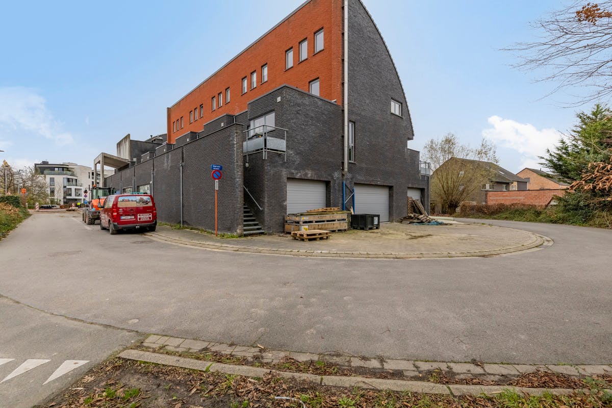 Local commercial de 1 830 m² à louer dans un emplacement privilégié à Puurs-Sint-Amands - photo 4