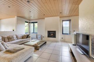 In het hart van een groene en bijzonder rustige woonomgeving van Maasmechelen staat deze zeer goed onderhouden woning te koop. Omringd door natuur...