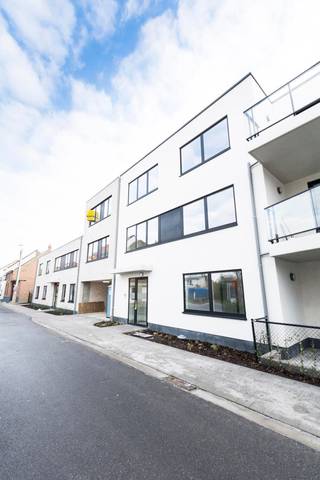 VALIMMAS verhuurt dit welgelegen en zeer energiezuinig appartement (± 88m²) met ruim dakterras (± 16m²) en een autostandplaats in de...