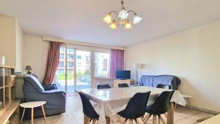 3-SLAAPKAMERAPPARTEMENT MET GROOT TERRAS (20m2) GELEGEN OP EEN BOOGSCHEUT VAN HET STRAND EN DE PRACHTIGE LEOPOLD I ESPLANADE TE DE PANNEBestaande uit...