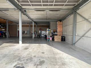 Opslagruimte te huur in Aalst, uitstekend gelegen in het Wijngaardveld. De ruimte biedt een vrije hoogte van 4 tot 6 meter en is uitgerust met...