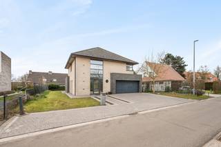 Ben je op zoek naar een uitstekend gelegen woning met garage en tuin in een groene omgeving in Temse? Lees hier dan zeker even verder.Gelegen in een...