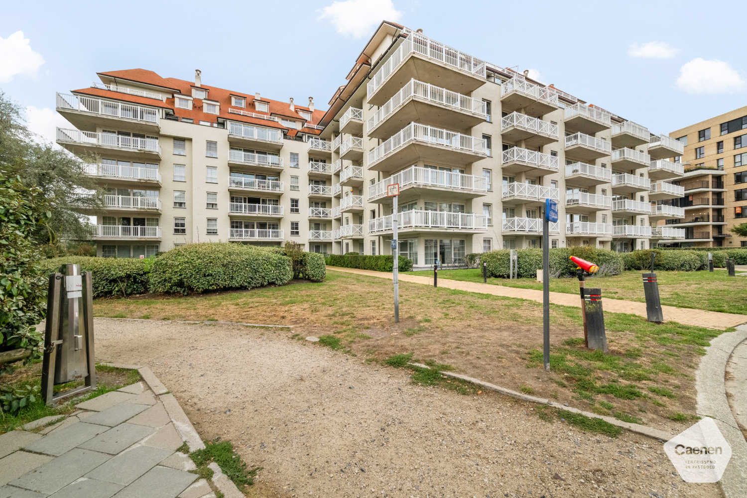 Uitstekende gelegen afgesloten garagebox met een gemakkelijke in- en uitrit - foto 4
