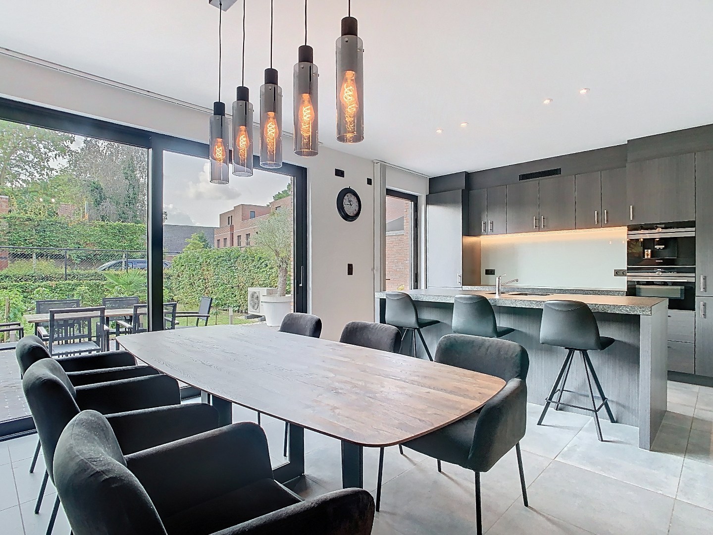 Luxe gelijkvloers appartement met tuin, 2 slaapkamers en dressing - foto 4