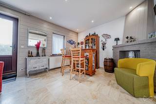 In Tervuren, in een rustige en gegeerde woonwijk, biedt deze halfopen bebouwing met een bewoonbare oppervlakte van ongeveer 215 m² een comfortabele...