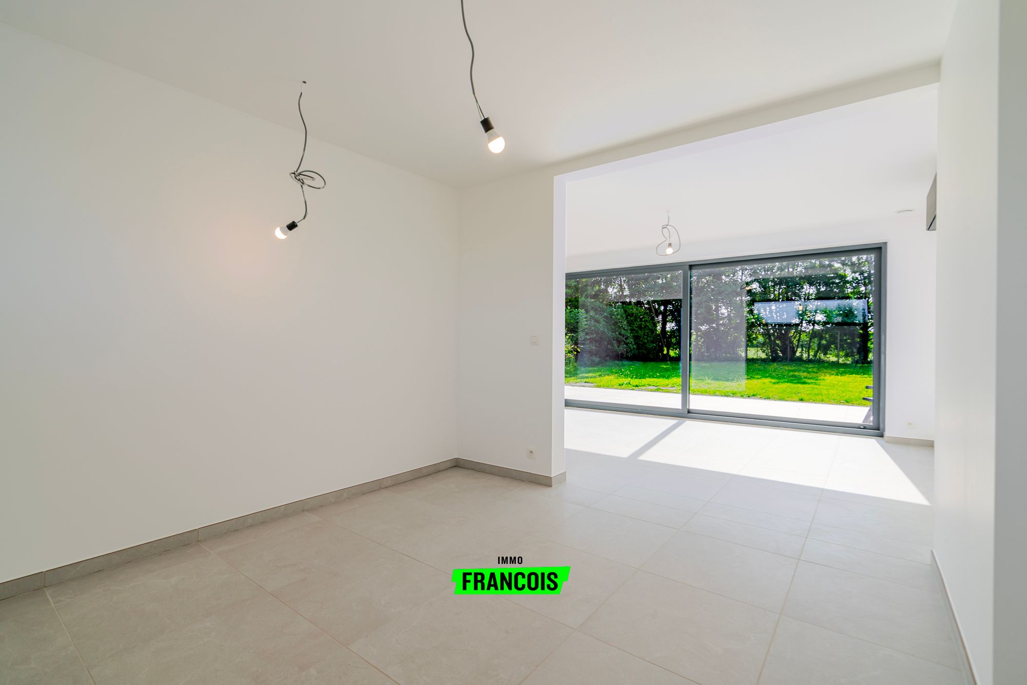 Volledig gerenoveerde woning met 5 slaapkamers te koop in Kaprijke. - foto 5