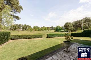 Discover this charming home, located in the Magere schorre with open views of the "Royal Zoute Golf Club".Built in 1961, this property offers a...