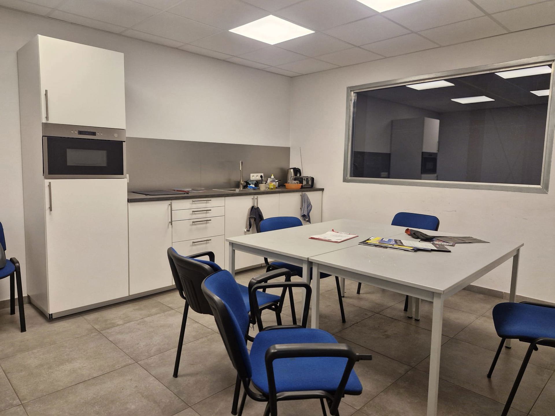 Te huur – Semi-industrieel geheel 2.350 m² – Herstal - foto 4