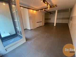 AALST CENTRUM - Commerciële ruimte met absolute topligging in het hart van de stad, op slechts 50 meter van de Grote Markt.Dankzij de strategische...