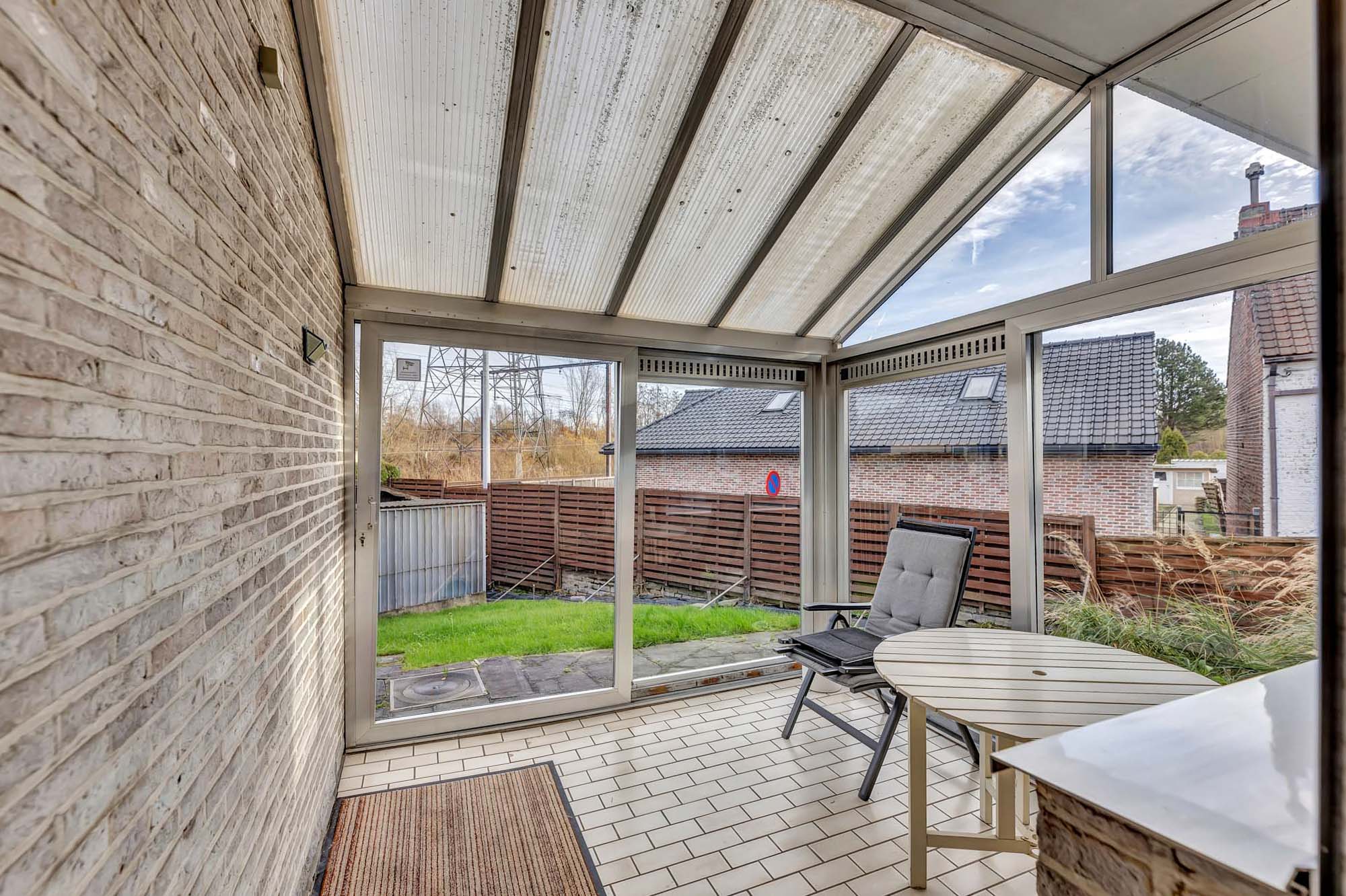 Bungalow met garage en tuintje op strategische ligging - foto 5