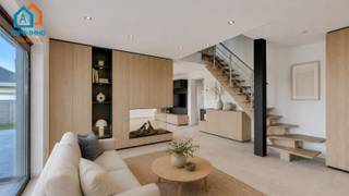<p>Voor meer info of afspraak bel Matthias 054 69 39 39. Deze <strong>gerenoveerde/deels nieuwbouw woning</strong> is uitermate geschikt voor grote gezinnen of <strong>grote gezinnen met praktijkruimte/zelfstandige activiteit</strong>. Dit door verschillende toegangsdeuren. Ook <strong>kangoeroewoning </strong>behoort tot de mogelijkheden. De woning werd volledig gerenoveerd en voorzien van alledaags comfort. Hoewel instap klaar liggen verschillende nutsleidingen al klaar om bijkomende badkamers en bijkomende faciliteiten te bewerkstelligen. Gezien de eigenaar binnenhuisarchitecte is werd de woning <strong>gerenoveerd met smaak en stijl</strong>. Eiken deuren, ingemaakte massieve kasten over de volledige benedenverdieping, massief eiken Amerikaanse keuken met granieten werkblad zijn slechts een deel van de troeven van de woning. De living van maar liefst 50 m2 heeft een <strong>adembenemend uitzicht op de achterliggende tuin en velden</strong>. Een <strong>veranda </strong>van 51 m2, met zonnepanelen als dak, zorgt voor een extra leefruimte. De woning bezit <strong>4 slaapkamers</strong> doch de ruimtes die wij beschrijven als bureelruimte (25m2) kan eveneens als bijkomende zelfstandige leefruimte, slaapkamers/praktijkruimte gebruikt worden. Energetisch werd deze woning eveneens aangepakt wat resulteerde in een <strong>EPC A</strong>. Absolute troeven van dit huis zijn de open leefruimtes, zuinig energetisch verbruik, mooie locatie op verbindingsweg met achterliggende velden. Mogelijkheid om een eigen toets te geven aan de woning.</p><p>Grijp deze kans en maak van dit huis uw thuis</p>