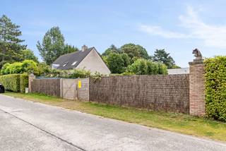 RESIDENTIEEL en mooi gelegen BOUWGROND voor VILLA, ZUIDGERICHT, 802m2. 20m straatbreedte.