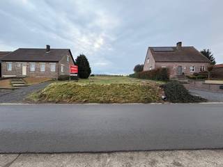 Deze uitzonderlijke bouwgrond, gelegen aan de Langstraat ter hoogte van huisnummer 51 in Velm, biedt een unieke kans om uw droomwoning te...
