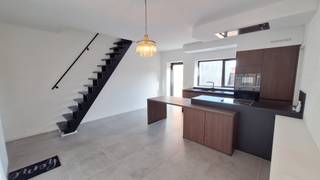 Ontdek deze instapklare woning met terras en een compacte garage (11 m²), ideaal gelegen op wandelafstand van gezellige horecazaken, het...