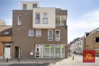 Uiterst commercieel gelegen kantoor- of handelsruimte in het hart van ErembodegemDeze instapklare ruimte van 133 m² bevindt zich op een...