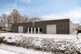 Dit vrijstaande gebouw, ontworpen door architect Jo Crepain, is gelegen in Niel (Boom) en dateert uit 1991 en verder uitgebouwd in 1995. Met...