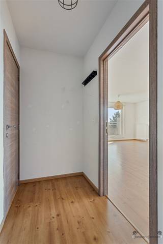 Duplex apartment with 3 bedrooms for rent  Great location near E313, public transport, schools and stores Located in an excellent and quiet...