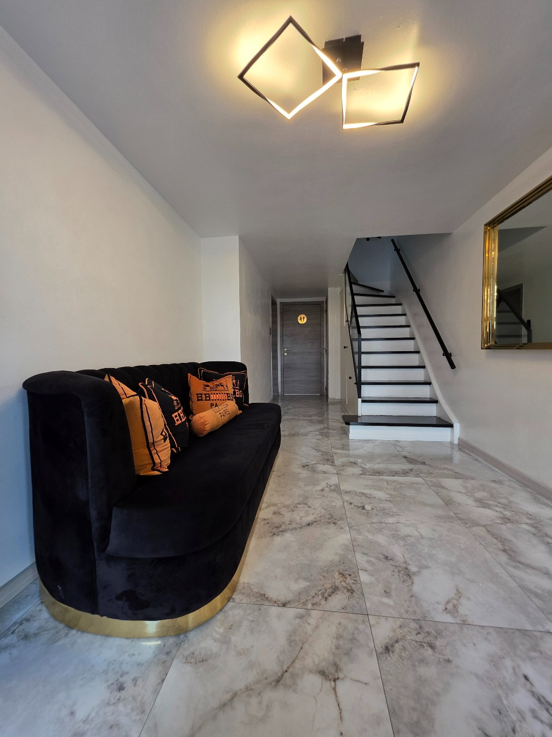 Uniek gerenoveerde 4-slaapkamerwoning op wandelafstand van centrum Kortrijk - EPC A - photo 2