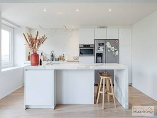 CONTACT Jeroen@vastgoedvalkenborgh.be |afspraak enkel via e-mail.3e verdieping: Volledig luxueus gerenoveerd appartement van 113m² op A-locatie met...