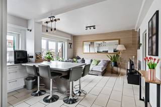 Dit gerieflijk, licht en ruim duplex-appartement is gelegen pal in het centrum van Putte, met winkels, scholen en openbaar vervoer in de...