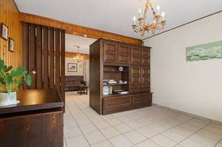 Deze karaktervolle renovatiewoning nabij het centrum van Peer bevindt zich op de stadsrand, in een rustige buurt omgeven door bos en natuur...