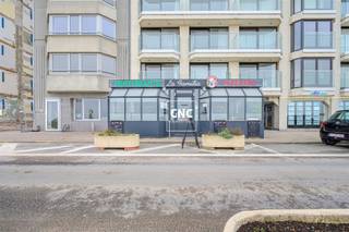 Op een toplocatie aan de Zeedijk in Heist bevindt zich dit uitzonderlijk commercieel pand, ideaal voor ondernemers die een instapklare,...