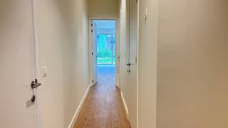<p><span>Vraag hieronder je bezoek aan:</span></p><p><span>https://boltimmo.mijnhuurprofiel.be/property/0b7c37a7-ed0a-454d-903f-f182ac6f2958</span></p><p><span> </span></p><p><span>Dit </span><span>prachtig appartement</span><span> is gelegen in een recent gebouw in de Van Arteveldestraat in het centrum van Antwerpen. De </span><span>ligging is super centraal</span><span> tussen het De Coninckplein en het Centraal Station, een levendige buurt die erg in trek is. Winkels, scholen en alle openbaar vervoer op wandelafstand. We betreden het appartement in de ruime </span><span>inkomhal</span><span>. De inkomhal geeft vervolgens toegang tot de </span><span>lichtrijke leefruimte</span><span> met </span><span>open keuken.</span><span> De keuken beschikt over een koelkast, combi-oven, kookvuur, dampkap, afwasmachine en wasbak. De leefruimte is gelegen aan de achterzijde van het gebouw en geeft toegang tot </span><span>de tuin. </span><span>Aan de voorzijde van het appartement bevinden zich </span><span>een ruime slaapkamer</span><span>. De </span><span>badkamer</span><span> is voorzien van een inloopdouche en lavabo. Verder is er nog een </span><span>apart toilet </span><span>en een handige </span><span>berging</span><span> met aansluiting voor een wasmachine aanwezig. Tot slot beschikt het appartement nog over een </span><span>kelderberging.</span></p><p><span> </span></p><p><span>Indeling</span></p><p><span>- inkomhal<br />- woonkamer en eetkamer</span></p><p><span>- open geïnstalleerde keuken<br />- tuin</span></p><p><span>- gastentoilet</span></p><p><span>- slaapkamer 1 </span></p><p><span>- badkamer<br />- berging</span></p><p><span>- kelderberging</span></p><p><span> </span></p><p><span>Bijzonderheden</span></p><p><span>- recent gebouw</span></p><p><span>- fietsenstalling</span></p><p><span>- onmiddellijk beschikbaar</span></p><p><span>- algemene kosten: 50 euro per maand (provisie)</span></p><p><span>- nutsvoorzieningen op eigen meters</span></p><p><span> </span></p><p><span>Ben jij geïnteresseerd in dit appartement te huur in Antwerpen centrum, ben je op zoek naar ander vastgoed of wens je de waarde van jouw eigendom te kennen? Dan ben je bij BOLT immo aan het juiste adres! Wij helpen jou graag verder.</span></p>