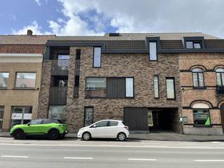 Appartement meublé avec terrasse spacieuse à louer à Ypres avec des contrats à court terme. (1,2 ou 3 ans) Ascenseur et parking...