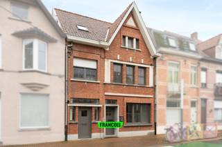 Deze gezellige woning is gelegen in de Stokerijstraat 18-20, op wandelafstand van het centrum van Roeselare én toch in een rustige omgeving...