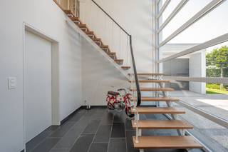 Compleet gerenoveerde villa op een residentiële ligging in Varsenare en op een ruim perceel van ca. 1200 m².De woning heeft indeling als volgt:...