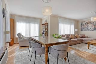 Deze gelijkvloerse woning is gelegen in Mol - Millegem op slechts 3 km van het centrum van Mol. Daarnaast profiteer je hier van een goede verbinding naar de omliggende gemeenten Balen, Dessel, Geel en Meerhout. <br /><br />Energetisch heeft deze woningen recent een paar interessante vernieuwingen gekregen. Zo werd er een nieuw dak (incl. isolatie), nieuwe ramen en een nieuwe keuken geplaatst. Daarnaast werd ook de elektriciteit vernieuwd, waardoor we vandaag een instapklare woning kunnen presenteren. <br /><br />De ruime leefruimte ( 42 m²) is opgedeeld in een gezellige zithoek, eethoek en ruimte voor een bureau. De gehele leefruimte wordt verwend door aangenaam veel lichtinval. Aansluitend bevind zich de gloednieuwe keuken die dit jaar geplaatst werd en voorzien is van alle hedendaagse comfort waaronder een inductiekookplaat, dampkap, oven en microgolfoven. Ook voor een eventuele vaatwasser is er reeds een afvoer voorzien.<br /><br />Via de nachthal zijn de drie slaapkamers (waarvan één momenteel ingericht als dressing) en de badkamer bereikbaar. De badkamer is basis uitgerust met een douche en enkele wastafel. Deze wastafel is ook dit jaar vernieuwd.<br /><br />Achteraan de woning bevindt zich een ruime garage die momenteel dienst doet als berging, wasplaats en stooklokaal. Deze ruimte zou eventueel omgevormd kunnen worden als extra slaapkamer. <br /><br />Daarnaast vind je op het perceel nog een extra buitengarage, bergruimte en wat groen. <br /><br />- vernieuwd dak + isolatie<br />- nieuwe ramen<br />- vernieuwde keuken<br />- EK conform ! <br />- elektrische rolluiken<br />- beschikbaarheid: in overleg<br /><br />Benieuwd naar deze eigendom? Contacteer ons gerust voor een vrijblijvend bezoek ! <br /><br />** vastgoedinfo in aanvraag **