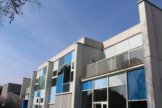 Recent gebouwd appartement (BJ 2019) op de eerste verdieping, met lift en mooi terras op het zuiden.Gelegen in het centrum van Loenhout, in...