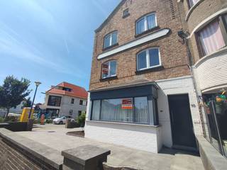 Ontdek deze prachtige, instapklare woning gelegen in de rustige Lalouxlaan in Koksijde-Bad, op wandelafstand van zee, winkels en het centrum...