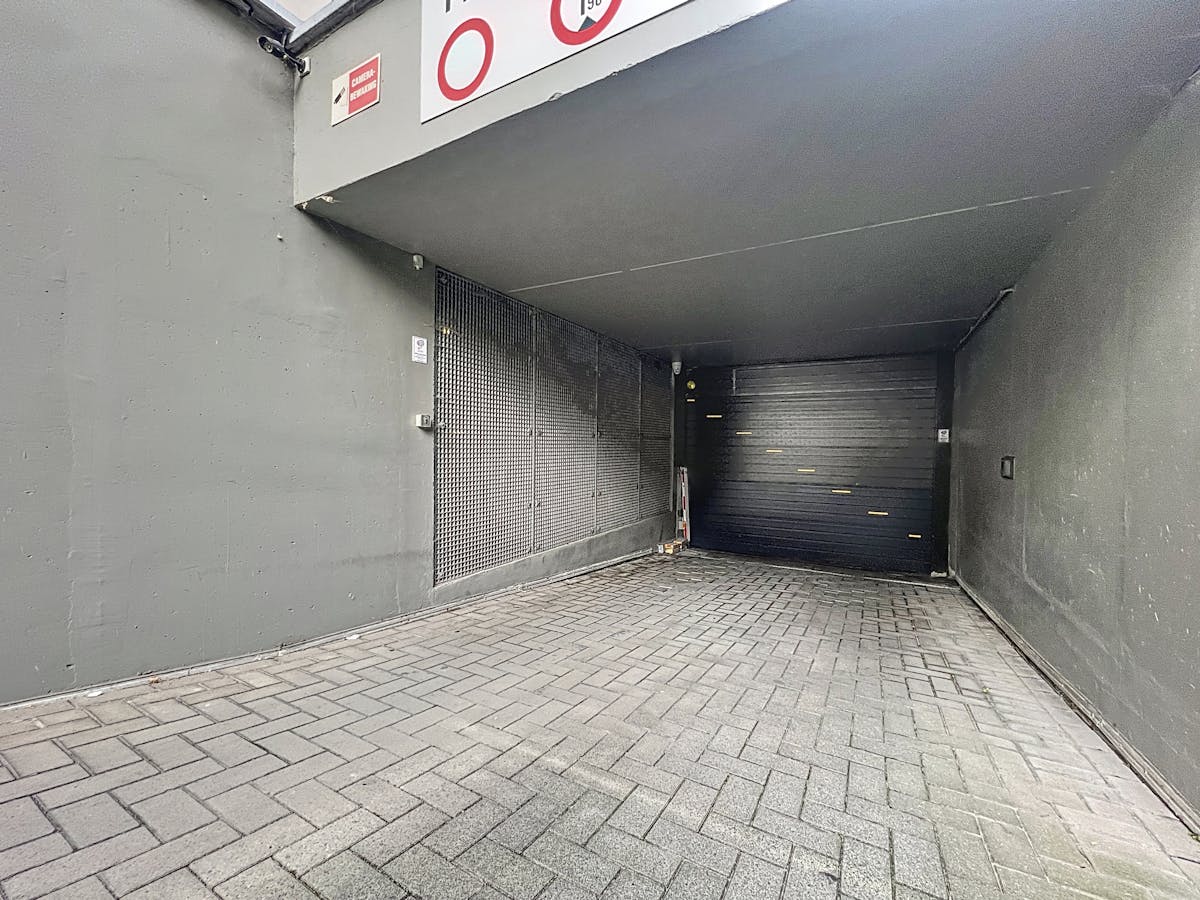 Parking space on the edge of the center of Ghent - photo 3