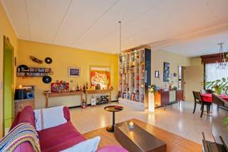 Kom vrijblijvend langs op onze bieddag op zaterdag 21 maart tussen 13u30 en 14u30 uur.<br />- Halfopen woning met goede bereikbaarheid <br />- Uitstekende ligging in Roeselare: Beversesteenweg 520<br />- Zeer ruime, gezellige leefruimte met houtkachel <br />- Centrale verwarming op stookolie (conforme ondergrondse tank in de tuin)<br />- Uitgeruste keuken met eetplaats <br />- Zuidgerichte tuin met groot terras en bijgebouw <br />- 3 volwaardige slaapkamers <br />- Badkamer met douchebad, wastafelmeubel en toilet <br />- Zolder <br />- Regenwaterput <br />- EPC: 762 kWh/m²/jaar, label F, UC:2731868 <br />Bieden vanaf € 235.000. Deze prijs is een startprijs. Elk bod wordt ter goedkeuring voorgelegd aan de verkoper, die vrij is om het bod al dan niet te aanvaarden.