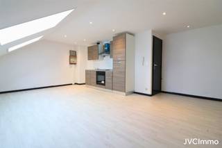 Composition:Hall'private entrance: 7.92 m², fitted kitchen opening onto spacious living room: 32.95 m² , 2 bedrooms: 14.90 m² & 19.20 m² , shower...