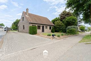 eze ruime gezinswoning, gelegen tussen Peer, Meeuwen en Helchteren, combineert een rustige landelijke ligging met een vlotte bereikbaarheid...