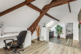 In het hart van Vilvoorde vind je deze ruime, instapklare 3-gevelwoning met 4 slaapkamers, onderhoudsvriendelijke tuin en garagebox. Een...