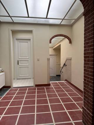 Te huur: karaktervol huis in het centrum van Veurne, op wandelafstand van winkels en voorzieningen.AANMELDEN VIA ONZE ERA WEBSITE !!Dit charmante...