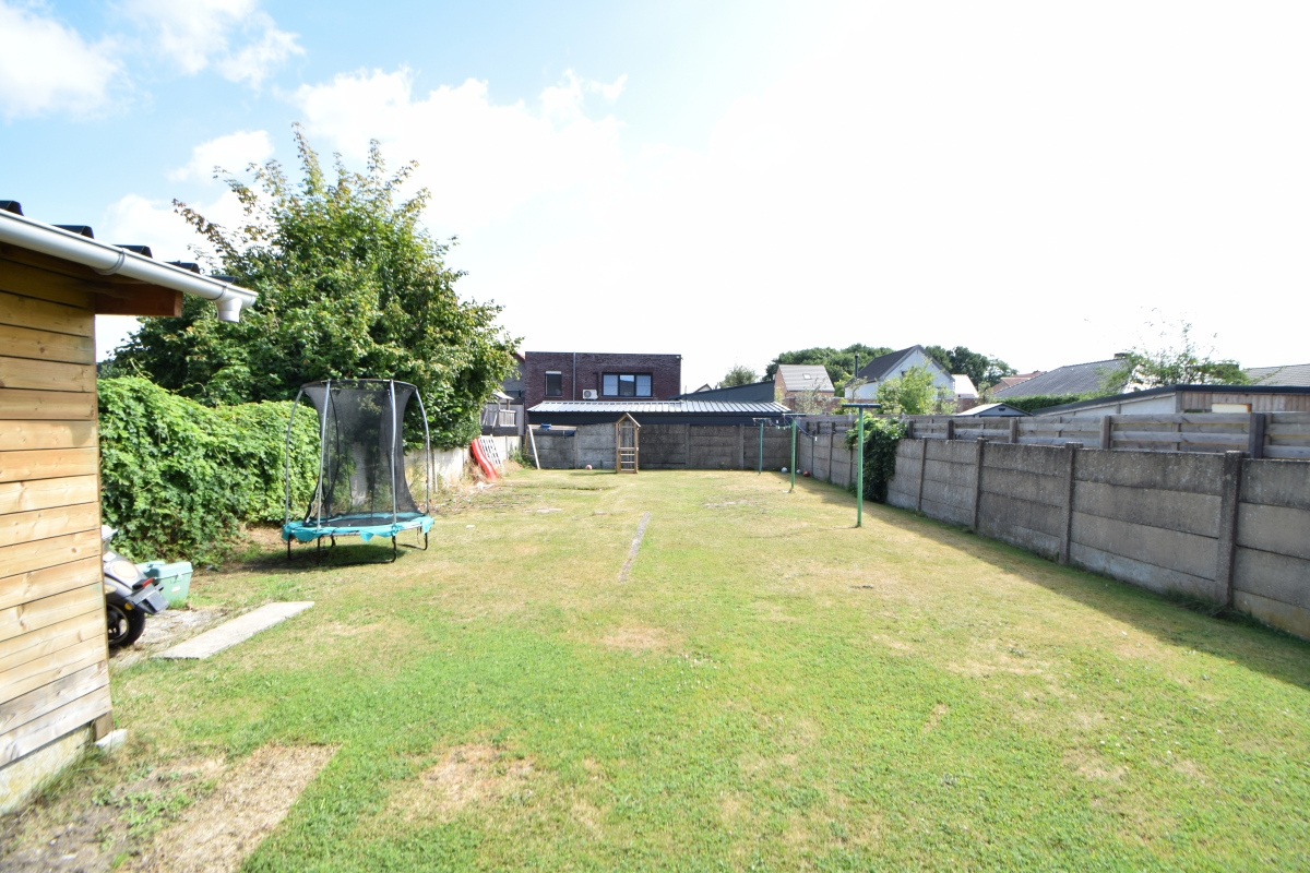 Te renoveren woning met 2 slaapkamers en mooie tuin.  - foto 4