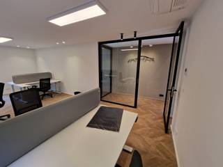 Wenst u een bezoek? Mail naar info@structura.be of bel naar 02 460 80 46.Bureauruimte van 30 m² in een professioneel en recent...