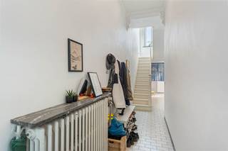 Deze leuke woning is bijzonder goed gelegen op wandelafstand van het centrum van Leuven en nabij het station, Park Belle-Vue, scholen,...