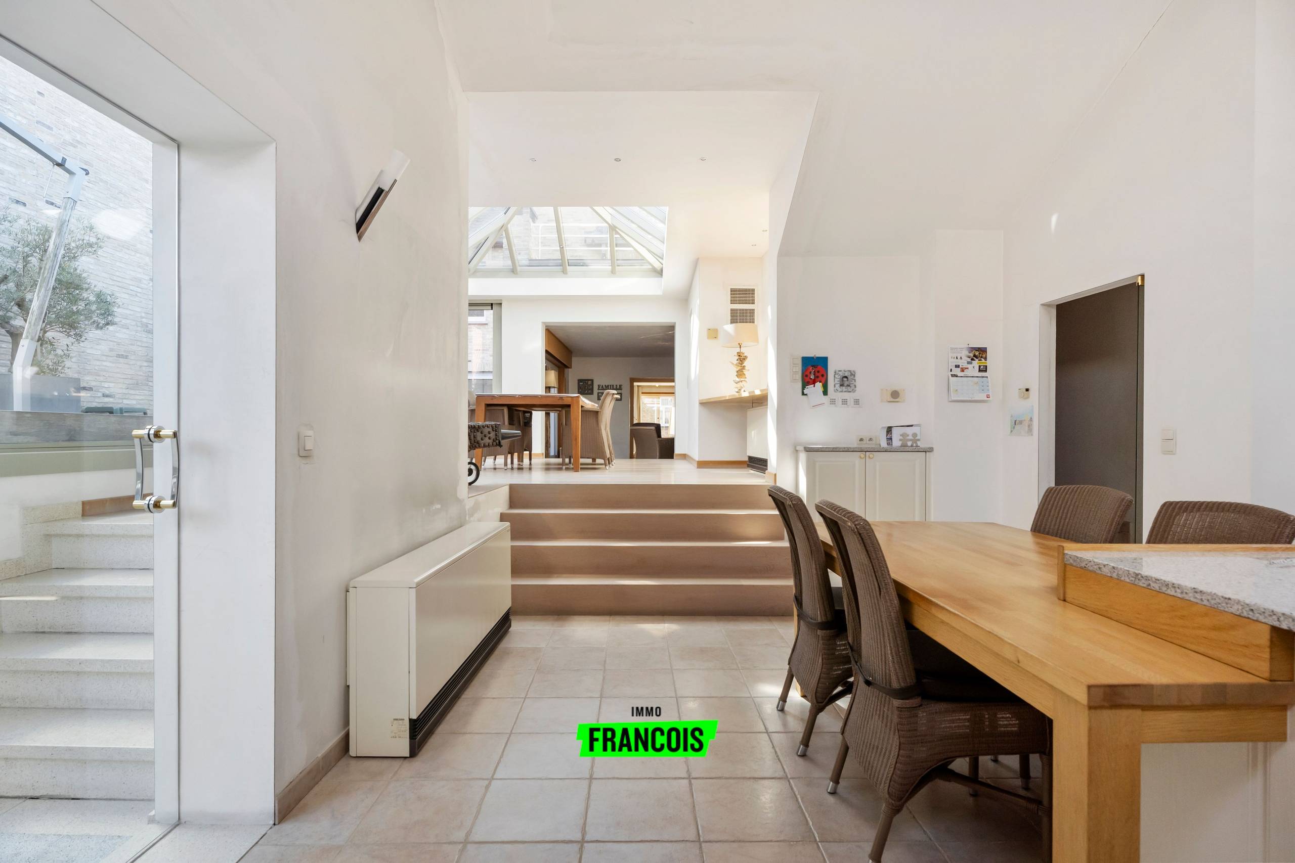 Ruim appartement met stadsterras op toplocatie in Diksmuide te koop - foto 2