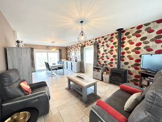 [[ DIT PAND NEEMT DEEL AAN DE ERA OPEN HUIZEN DAG OP 6/12 VAN 9:30 TOT 10:30 ]] Instapklare woning met garage. De praktische indeling en verzorgde...