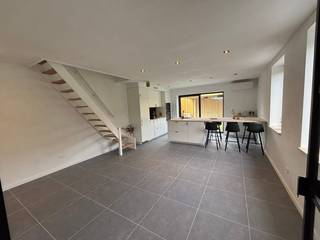 🏠Instapklare halfopen woning te koop - REGIO IZEGEMWinkelhoekstraat 15, 8870 IzegemDeze energiezuinige woning werd volledig gerenoveerd in 2026 en...
